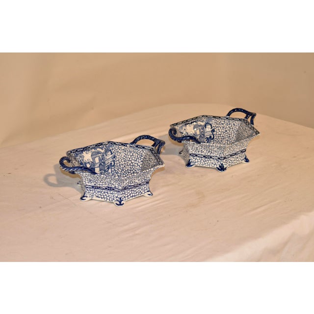 1910s Pair of Circa 1913 "Chinese Bird". Handled Bowls For Sale - Image 5 of 12