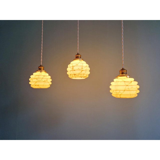 1920s Art Deco Pendant Light in Marbled Opaline and Uranium Glass from Scailmont, Belgium, 1920s-1930s For Sale - Image 5 of 18