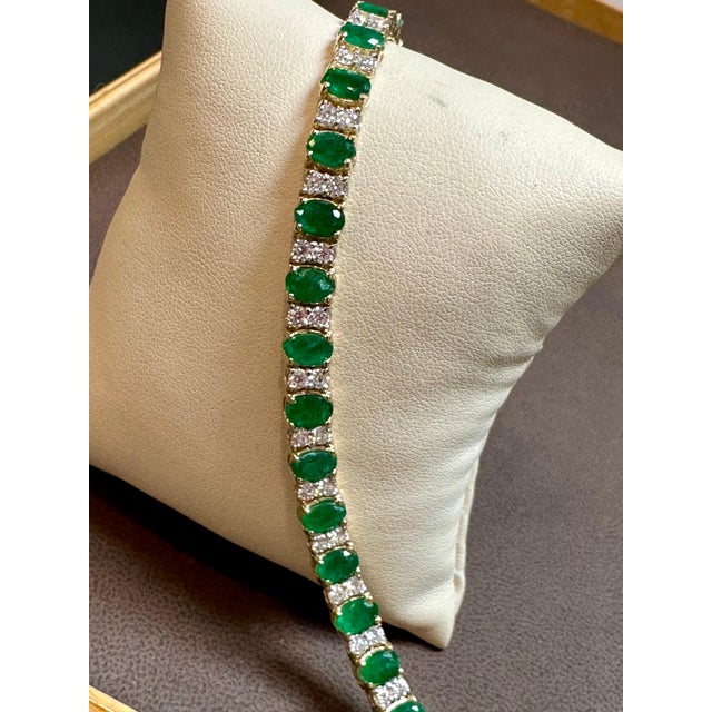 Early 21st Century 12 Carat Natural Emerald & 1 Carat Diamond Tennis Bracelet 14 Kt Yellow Gold For Sale - Image 5 of 18
