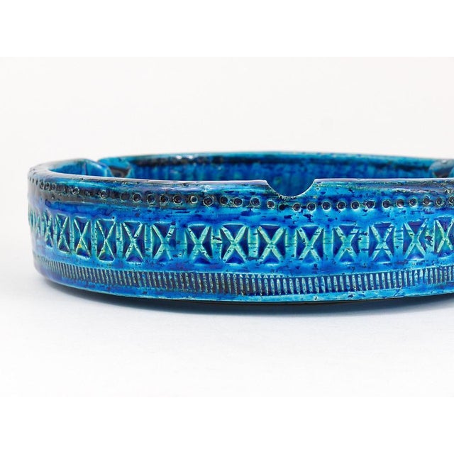 Large Mid-Century Round Rimini Blue Glazed Ashtray attributed to Aldo Londi for Bitossi, 1950s For Sale - Image 11 of 14
