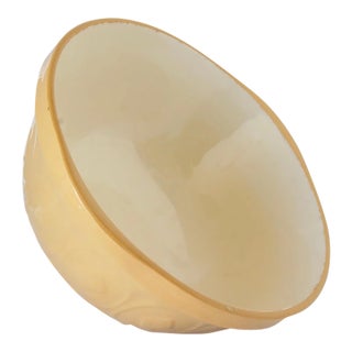 English Cloverleaf Self-Tilting Mixing Bowl For Sale