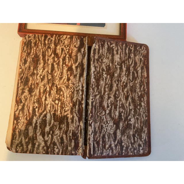 Brown Vintage French Catholic Prayer Book – Missel De Christ-Roi – Gilt Edges & Illustrated For Sale - Image 8 of 12