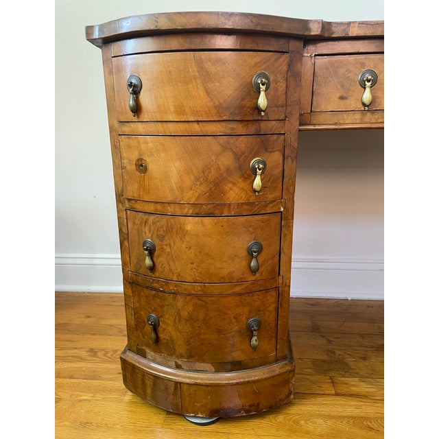 Late 19th Century Antique Victoria English Kidney-Shaped Pedestal Desk For Sale - Image 5 of 17