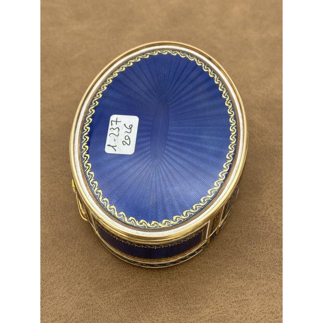 Oval Snuffbox in Gold and Enamel with Miniature of Marie Antoinette, 1800s For Sale - Image 12 of 18