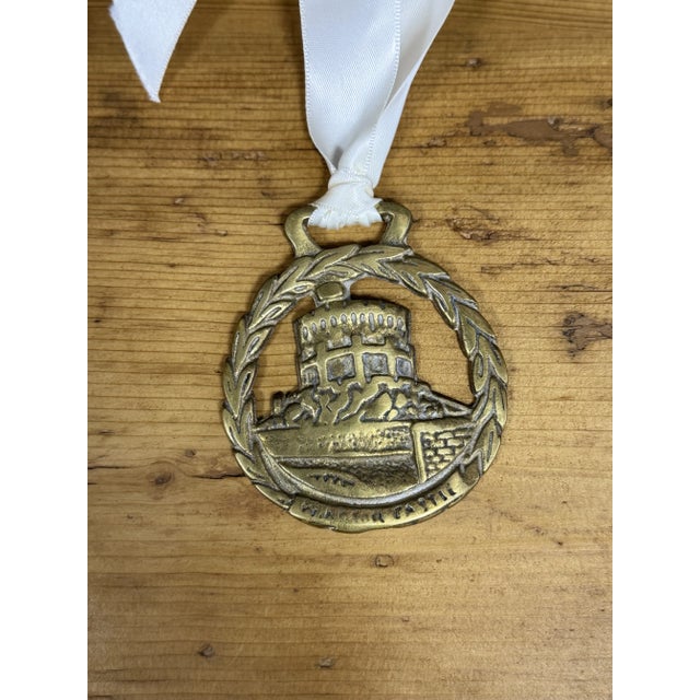 English Vintage English Horse Brass Ornament Windsor Castle For Sale - Image 3 of 3