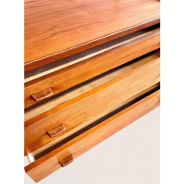 RY-20 Sideboard in Teak and Oak by Hans J. Wegner for Ry Møbler, 1950s For Sale - Image 17 of 18