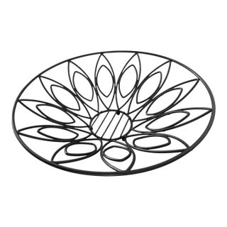 1960s Mid-Century Modern Metal Wire Fruit Bowl in Black For Sale