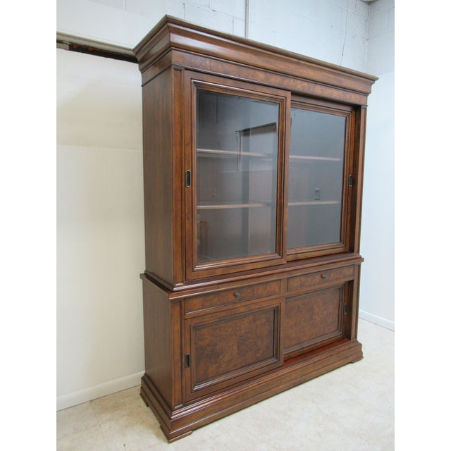 Ethan Allen Townhouse Sliding Door China Cabient Hutch Breakfront