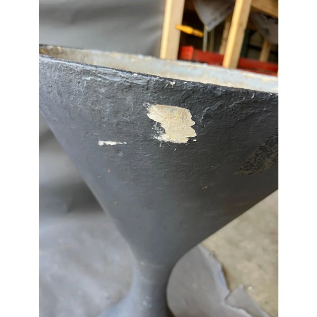 Mid 20th Century Near Pair of Large Willy Guhl Diabolo Planters Painted in Charcoal For Sale In Richmond - Image 6 of 7