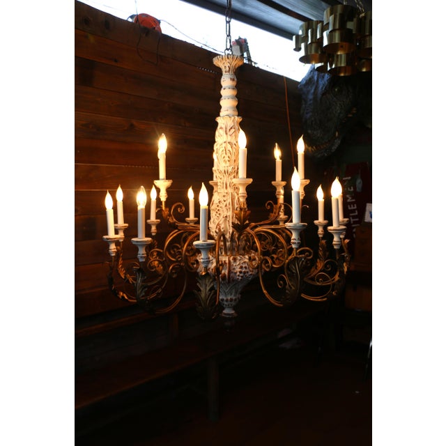 1970s Italian 18-Light Carved Wood & Gilt Metal Chandelier For Sale - Image 14 of 18