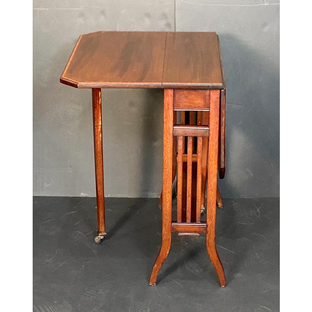 Early 20th Century English Drop-Leaf Sutherland Table of Mahogany Attributed to Spillman & Co. For Sale - Image 5 of 9