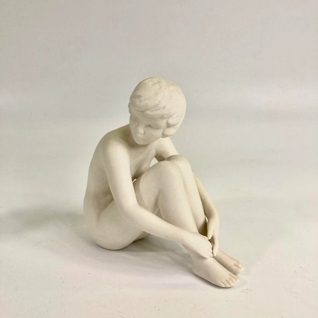 Goebel Set of Two Porcelain Figurines of Young Ladies Sitting For Sale In San Francisco - Image 6 of 10