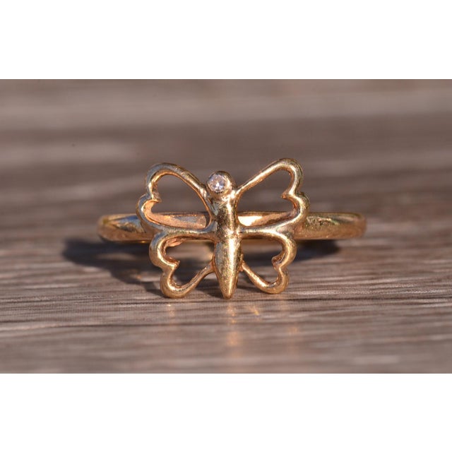 Contemporary The Yulara: Butterfly Ring with Diamond in Yellow Gold For Sale - Image 3 of 10