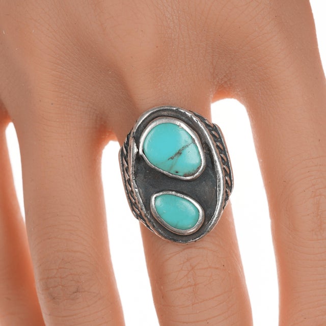 Native American sz9.75 c1940's Native American silver and turquoise ring For Sale - Image 3 of 6