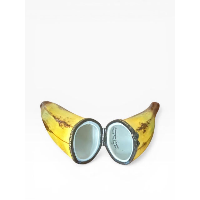 Limoges, France Late 20th Century Hand-Painted Limoges Porcelain Banana Trinket Box – French Peint Main Hinged Box For Sale - Image 4 of 5