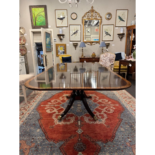 Traditional 1940s Beacon Hill Mahogany Single Pedestal Dining Table on Brass Castors For Sale - Image 3 of 12