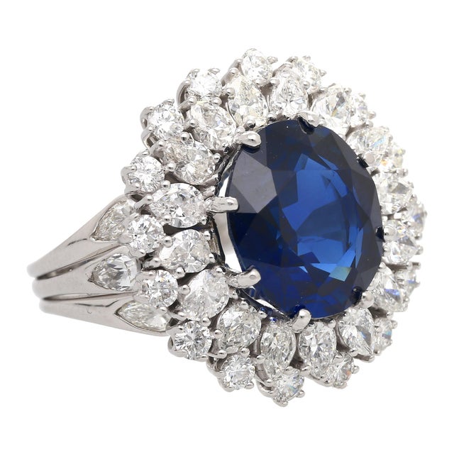 1990s Certified 7.15 Carat Vivid Blue Sapphire & Diamond Sunburst Vintage French Ring, Size 6.5 For Sale In Miami - Image 6 of 10