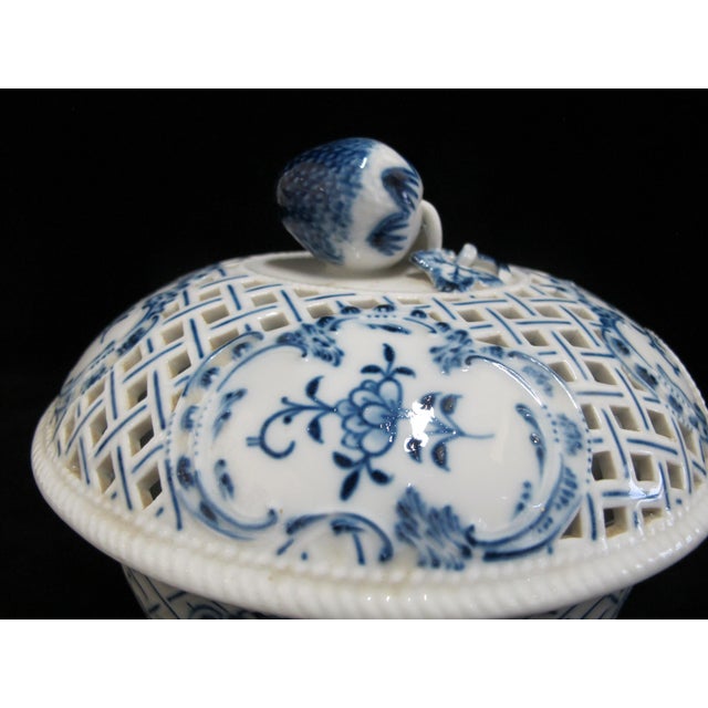 Meissen Blue Onion Reticulated Fruit Berry Sauce Tureen With Under Plate & Spoon For Sale - Image 11 of 14