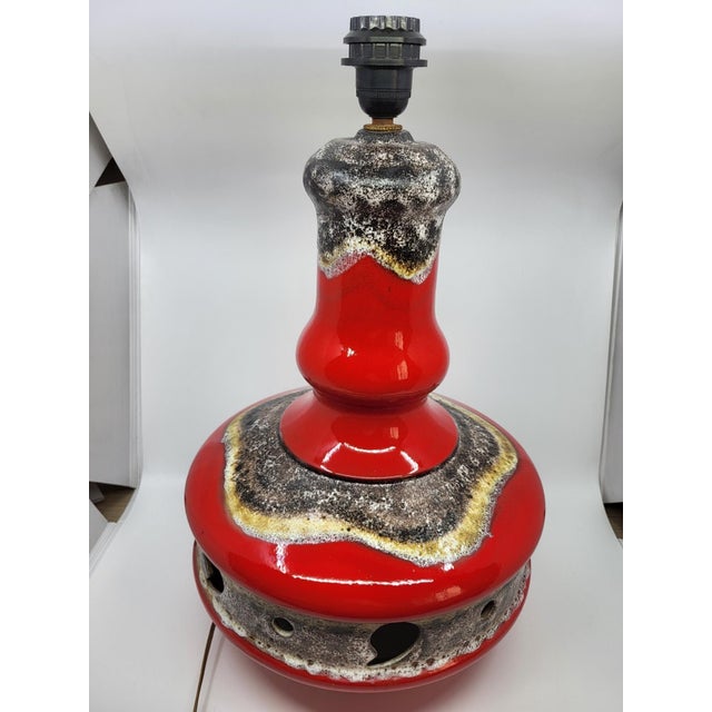 Discover this elegant ceramic floor lamp, an iconic piece from 1970s West Germany. Its vintage design and vibrant red...