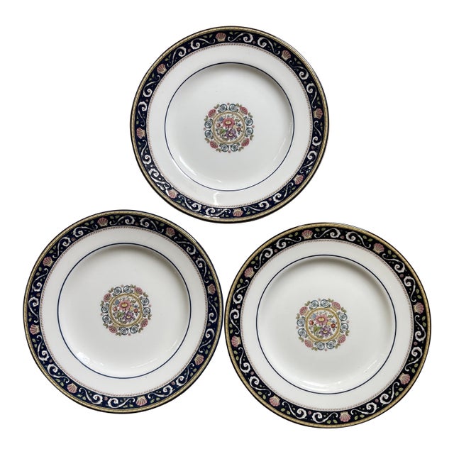 1980s Wedgwood Runnymede Small Plates - Set of 3 For Sale