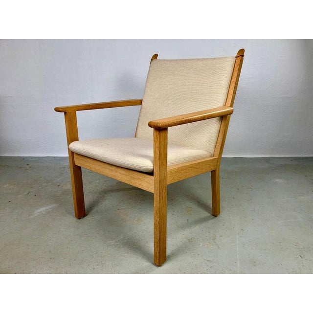 Set of Danish GE-284 Jubilee Lounge Chairs in Oak by Hans J. Wegner for Getama, 2003 For Sale - Image 11 of 14