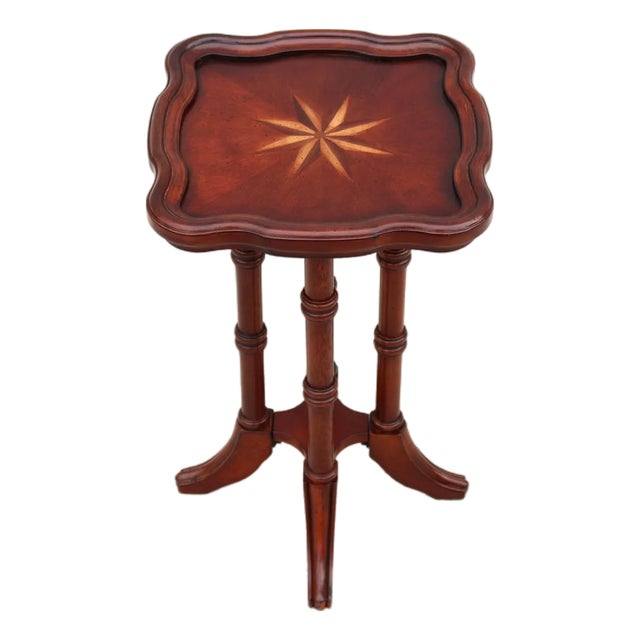 Vintage Traditional Colonial Revival Small Accent Table in Cherry and Rubberwood For Sale