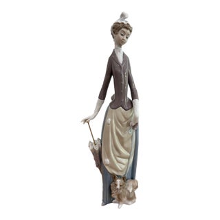 1970s Mint Retired Lladró 4761 "Woman With Dog" Porcelain Figurine by Vicente Martínez For Sale
