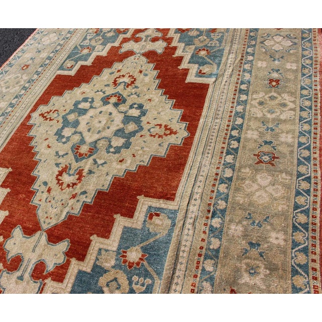 Medallion Vintage Turkish Oushak Turkish in Mid-Century Modern Red, Cream and Light Blue For Sale In Atlanta - Image 6 of 13