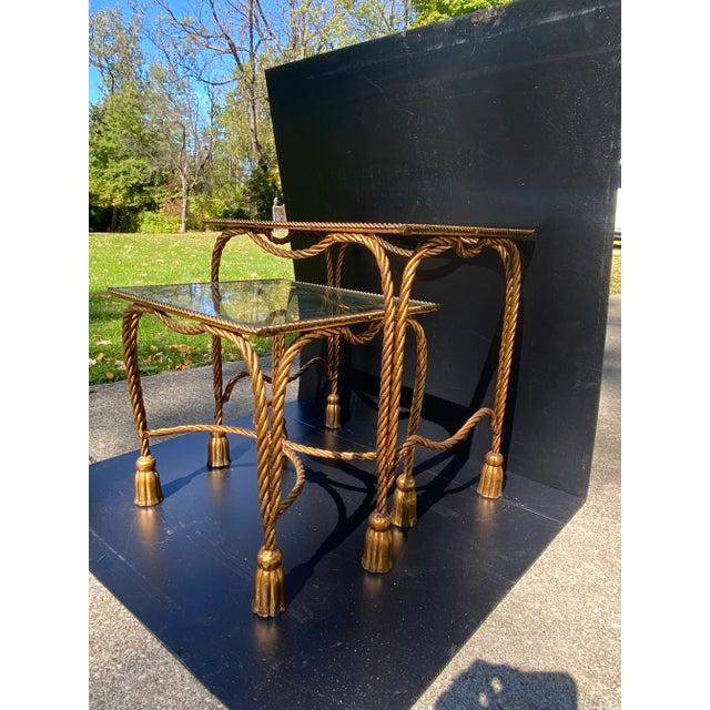 La Maitrise Vintage 1950's Italian Hollywood Regency Tassel Rope Nesting Tables- a Pair For Sale - Image 4 of 12