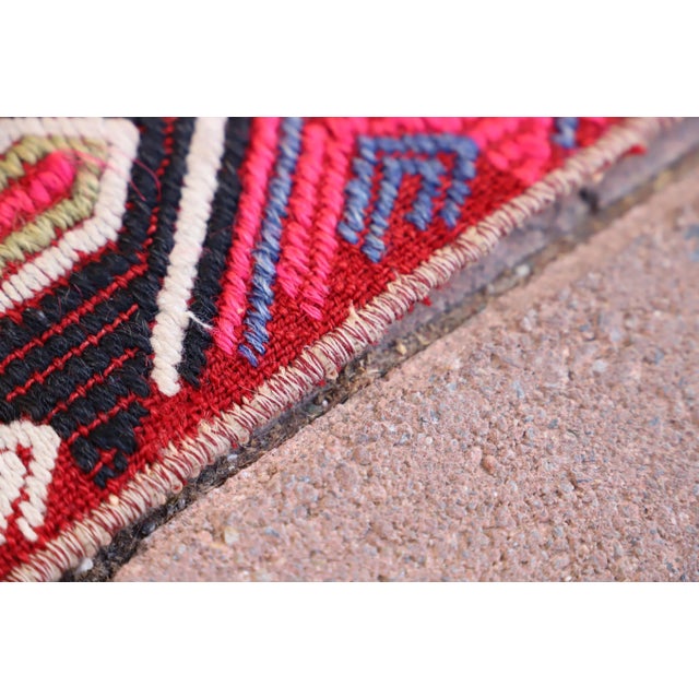 1970s Anatolian Hand-Knotted Chevron Pattern Kilim For Sale In Sacramento - Image 6 of 9