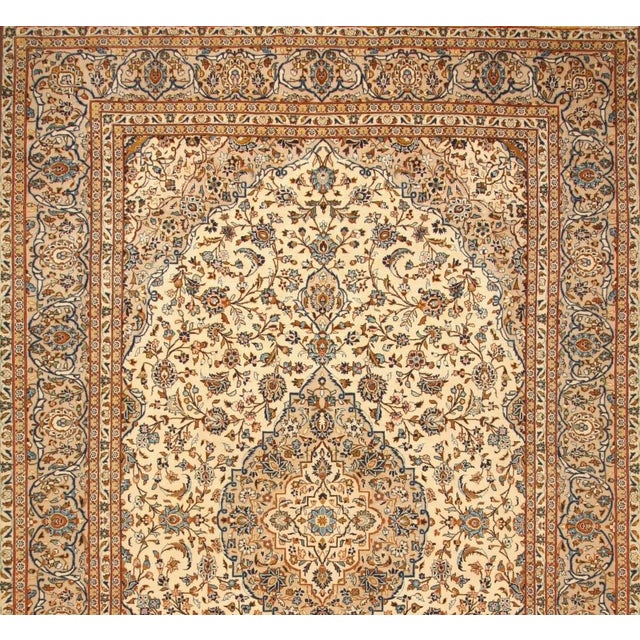 Genuine hand-knotted rug | Size: 426 x 277 cm | Knot density: approx. 200.000 knots/m² | Material: 100% wool (pile) and...