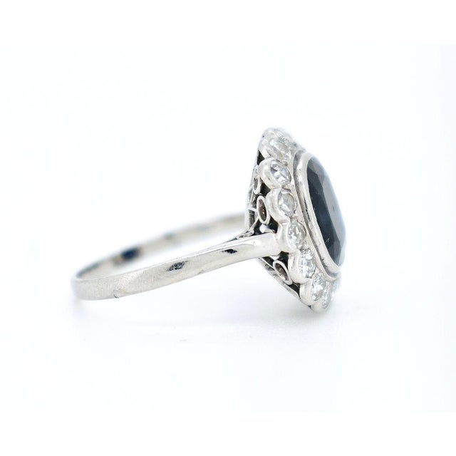 Art Deco French 1930 Pompadour Ring, Platinum, Natural Sapphire 2,50 Ct and Diamonds, Size 7 For Sale - Image 4 of 6