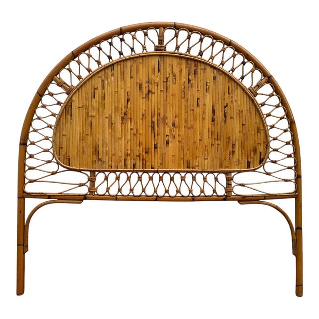 Magnificent headboard in rattan and wicker in a beautiful brown color. For a 140 cm bed Also called Peacock headboard...
