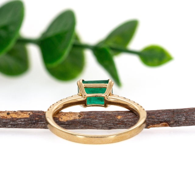 2.2cts Colombian Emerald Ring W Pave Diamond Shank in 14k Solid Gold | Em 7x5mm, Size 6.75 For Sale In Columbus - Image 6 of 7