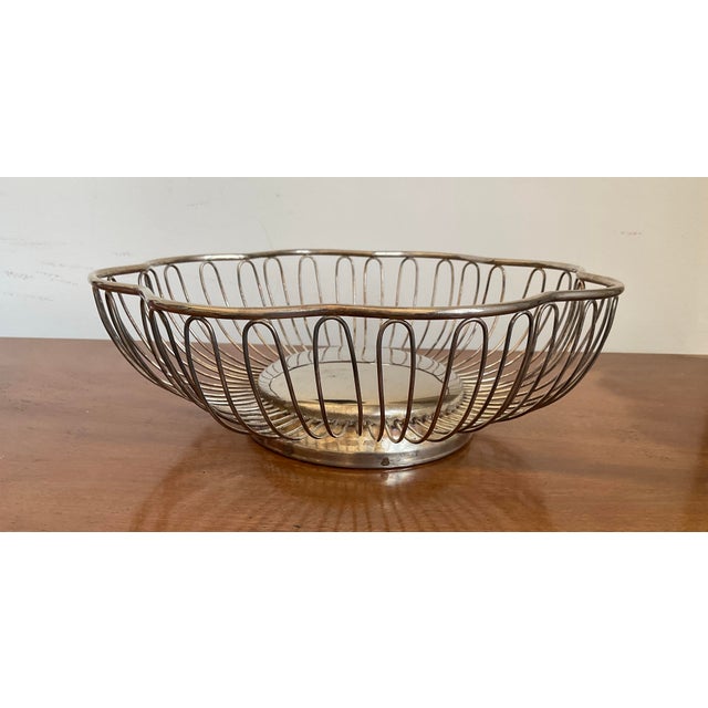 English Mid 20th Century Silver Plated Bread Basket - Attributed to Gorham For Sale - Image 3 of 14