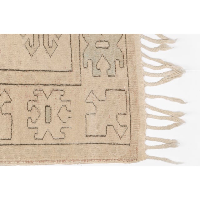 1960s Muted Anatolian Neutral Rug – Fretwork Geometric Design For Sale - Image 4 of 10