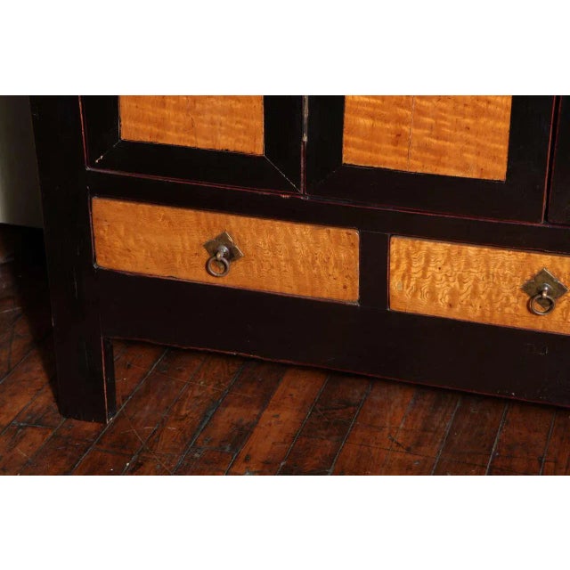 Mid 19th Century Late Qing Dynasty Black Lacquer and Burl Wood Cabinet With Accordion Doors For Sale - Image 5 of 11