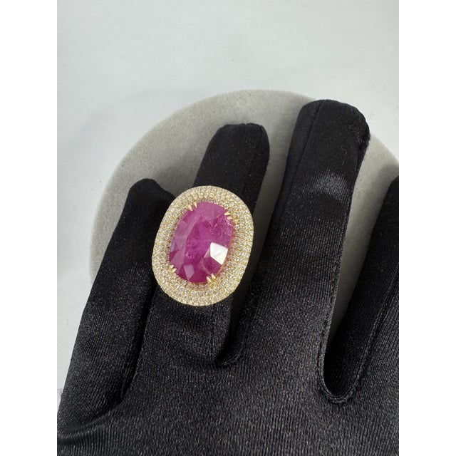 23.61 CTW Mid-Century Burmese Ruby & Diamond 18k Yellow Gold Ring, Size 4 For Sale - Image 12 of 13
