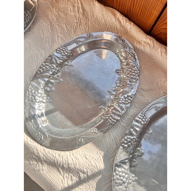 Pair of Garden Path Grapes Serving Platters by Wilton Armetale, 1990s For Sale - Image 4 of 7