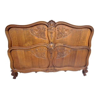 1930s Vintage Country French Tiger Oak Bed With Floral & Shell Carving For Sale