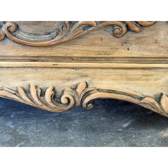 Antique French Louis XV Bombe Commode - Bleached Oak For Sale In Los Angeles - Image 6 of 17