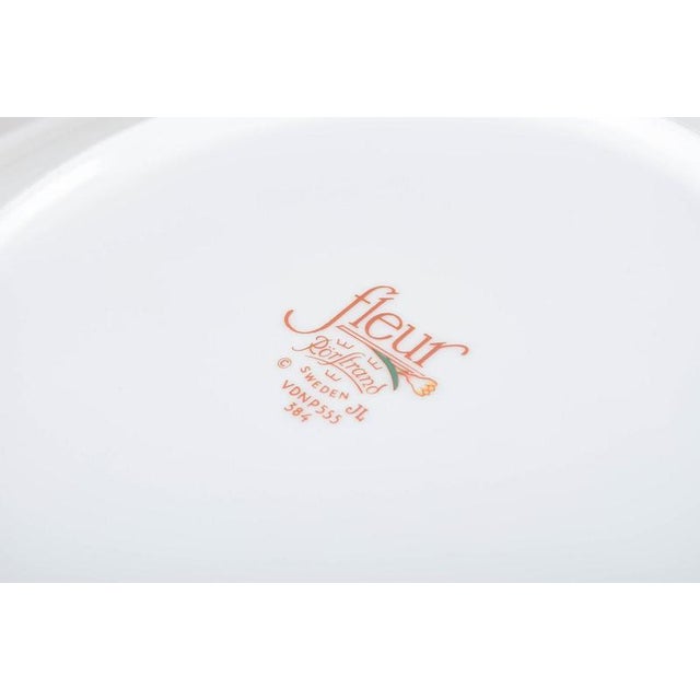 Fleur Pattern Dinner Plates in Porcelain, Rörstrand, Sweden, 1980s, Set of 6 For Sale - Image 4 of 5