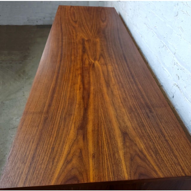 1960s Slick Restored Original Mid Century Modern Dresser Set, Mainline by Hooker Furniture For Sale - Image 13 of 18