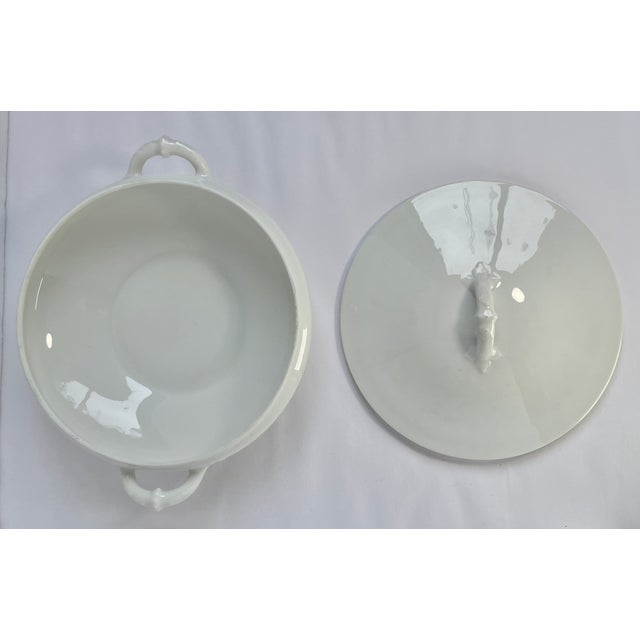 Haviland & Co. 1930s French Limoges Porcelain Covered Vegetable Dish/Tureen by Haviland For Sale - Image 4 of 5