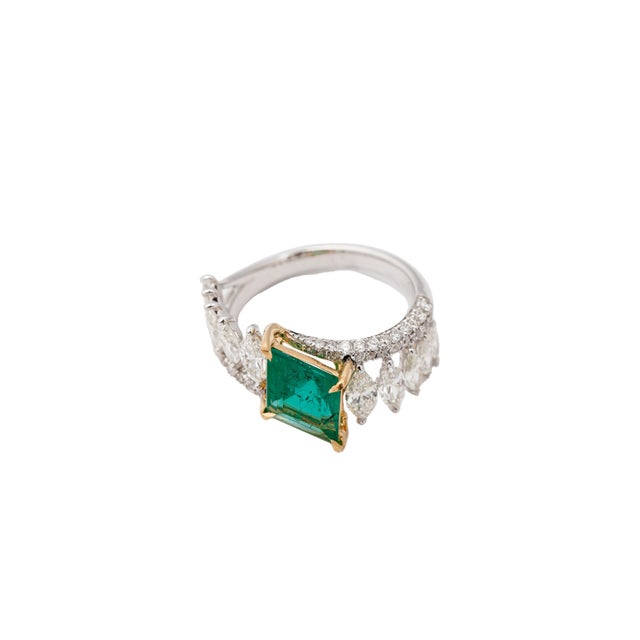 GW=4.858gm NW=4.256gm Emerald=1.39cts Diamond=1.62cts THIS IS A BRAND NEW PIECE