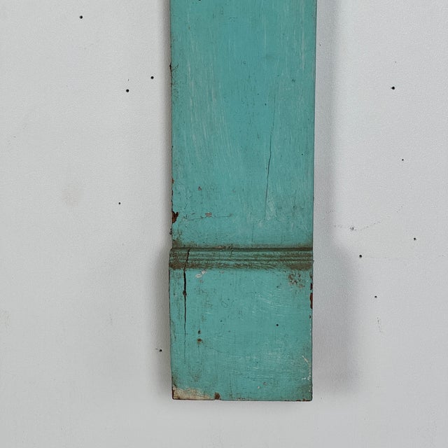 Early 20th Century Antique Architectural Salvaged Wooden Pair of Matching Decorative Pilaster Columns For Sale - Image 5 of 10