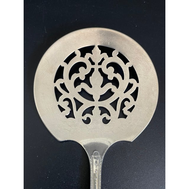 Art Deco Community Plate Hampton Court Silverplate 1926 Tomato Server & Cold Meat Serving Fork For Sale - Image 3 of 7