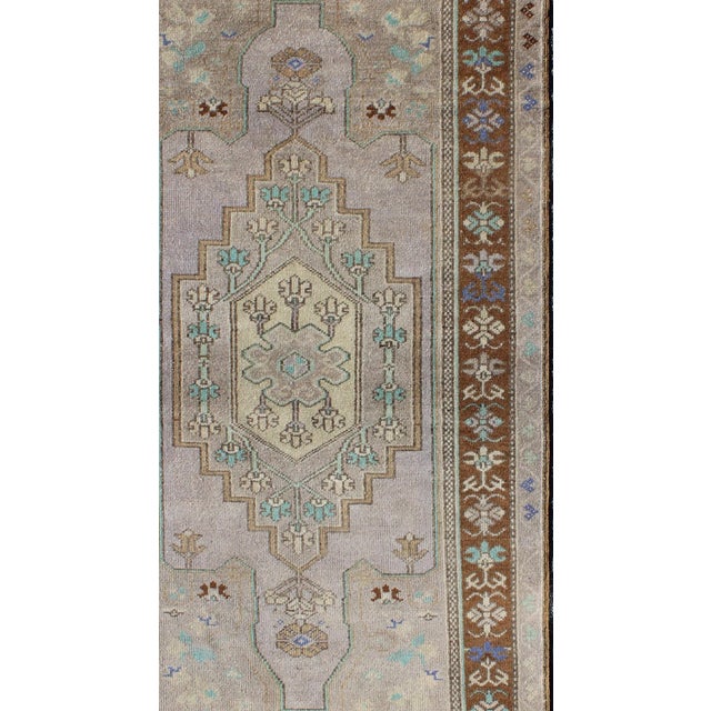 Tribal Mid 20th Century Vintage Oushak Rug in Light Lavender Background and Chocolate Brown Border For Sale - Image 3 of 8
