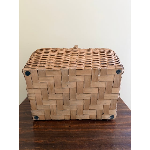 Brown Antique Early 20th Century American Splint Oak Gathering Basket For Sale - Image 8 of 8