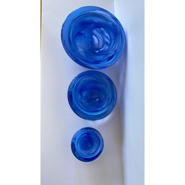 Mid-Century Modern Kosta Boda Light Blue Swirl Atoll Glass Bowls - Set of 3 For Sale - Image 3 of 8